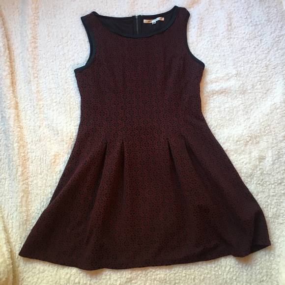 Max Studio Dresses & Skirts - Max Studio Red and Black Alined Dress